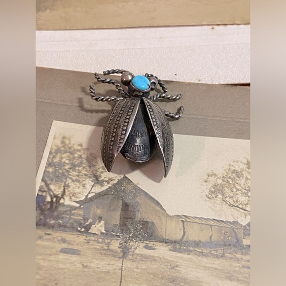 Vintage Sterling Silver Native American Turquoise Flying Beetle Brooch - Picture 3 of 10